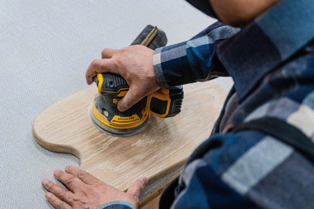 Smoothing wood surface with a random orbital sander